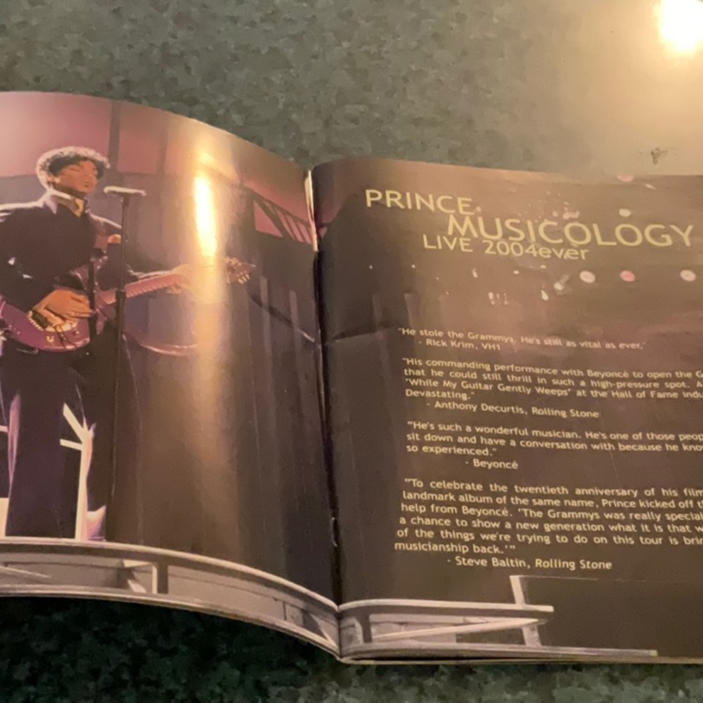 Prince Tshirt & Concert Book + 1 - image 5